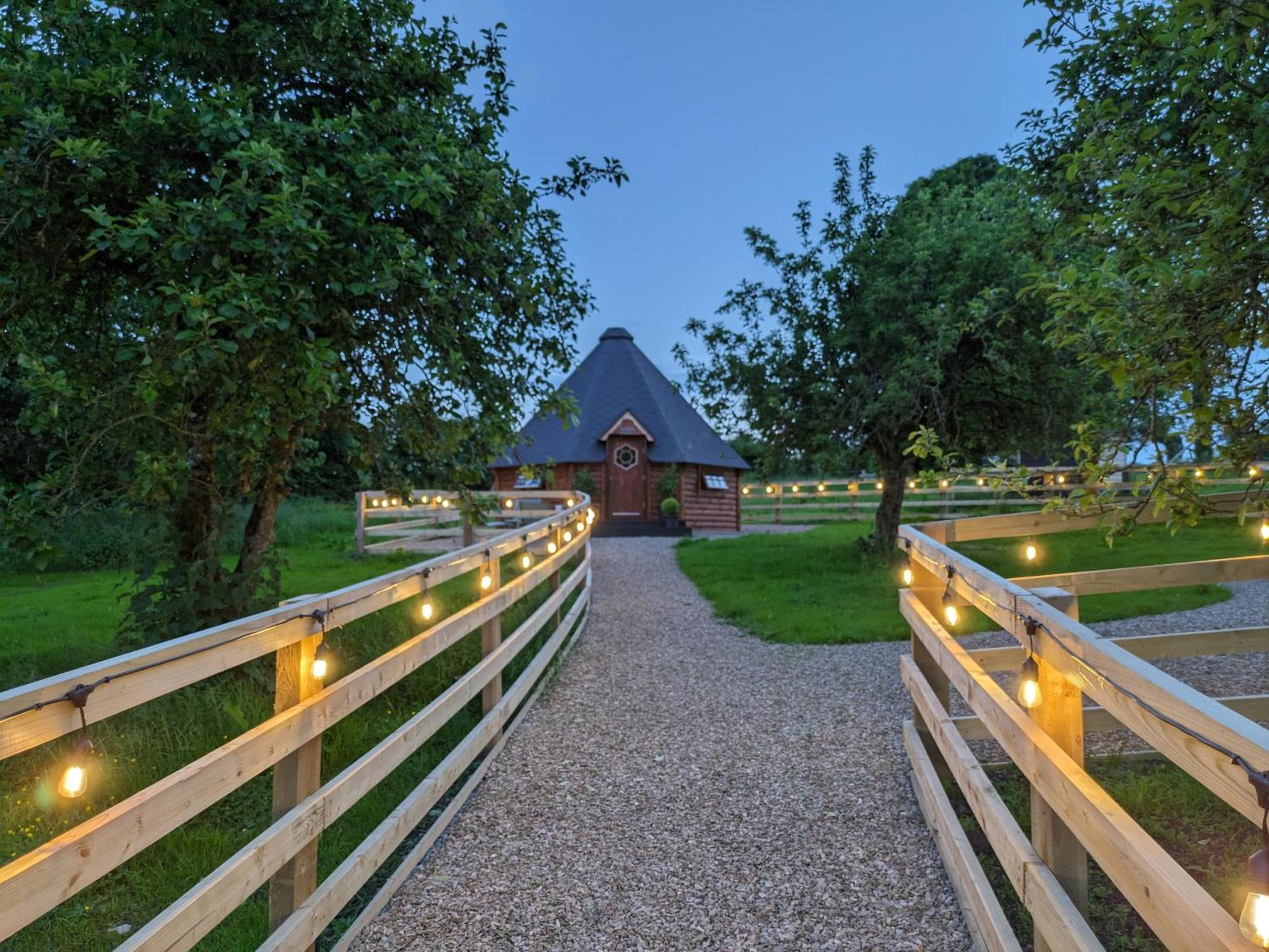 Apple Blossom Glamping Кілкенні Екстер'єр фото